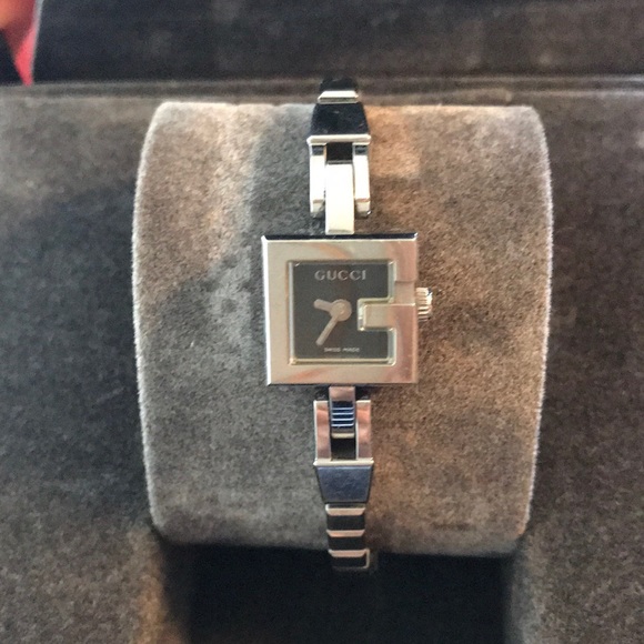 Gucci Mini G Watch - Picture 2 of 3